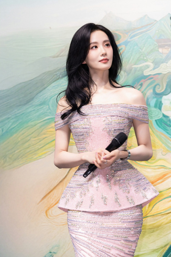 曲婉婷癌症消息引发热议，网友热议：这是否为现世报？